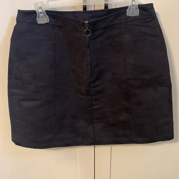 Old navy suede skirt. Size 12 brand new never worn. - Picture 1 of 2